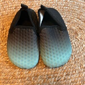 Gradient Black and Blue Kids water shoes
